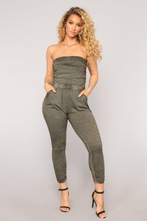 Lauren R. Wood feet photo thumbnail