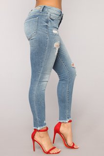Lauren R. Wood feet photo thumbnail