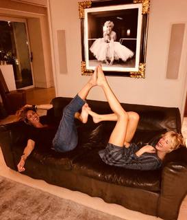 Alessia Marcuzzi feet photo thumbnail