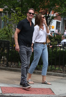 Cindy Crawford feet photo thumbnail