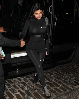 Kylie Jenner feet photo thumbnail