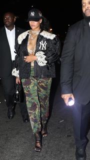 Rihanna feet photo thumbnail