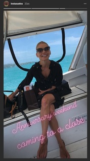 Kelly Ripa feet photo thumbnail