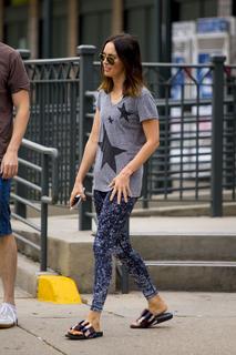 Megan Fox feet photo thumbnail