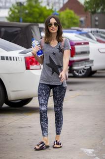 Megan Fox feet photo thumbnail