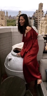 Olivia Munn feet photo thumbnail