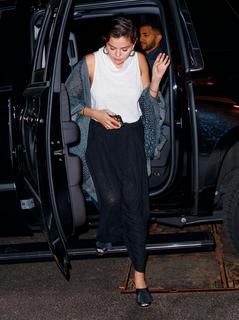 Selena Gomez feet photo thumbnail