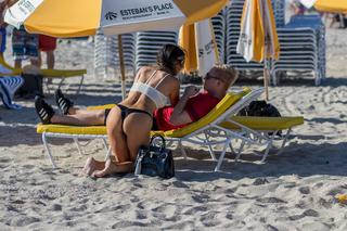Claudia Romani feet photo thumbnail