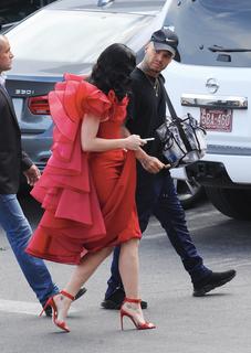 Katy Perry feet photo thumbnail