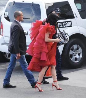 Katy Perry feet photo thumbnail