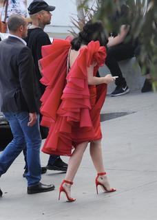 Katy Perry feet photo thumbnail