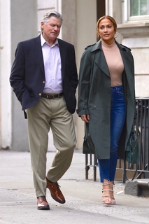 Jennifer Lopez feet photo thumbnail