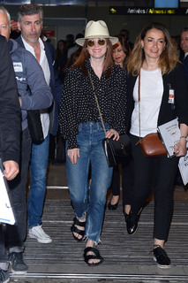 Julianne Moore feet photo thumbnail
