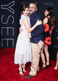 Alison Brie feet photo thumbnail