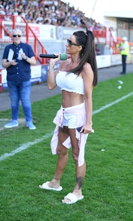 Katie Price feet photo thumbnail