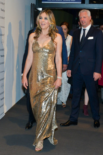 Elizabeth Hurley feet photo thumbnail