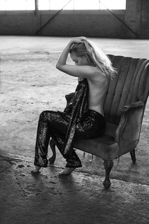 Dakota Fanning feet photo thumbnail