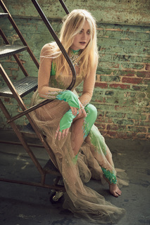 Dakota Fanning feet photo thumbnail