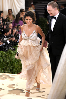 Selena Gomez feet photo thumbnail