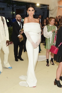 Kendall Jenner feet photo thumbnail