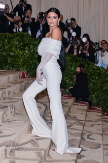 Kendall Jenner feet photo thumbnail