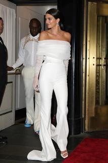 Kendall Jenner feet photo thumbnail