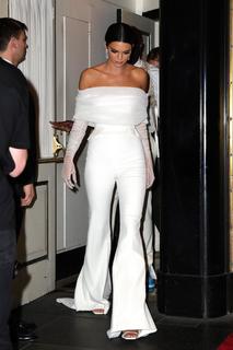 Kendall Jenner feet photo thumbnail
