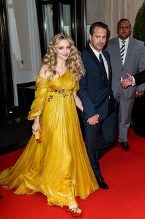 Amanda Seyfried feet photo thumbnail