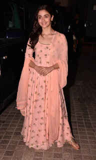 Alia Bhatt feet photo thumbnail