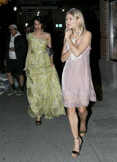 Sienna Miller feet photo thumbnail