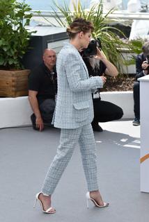 Kristen Stewart feet photo thumbnail