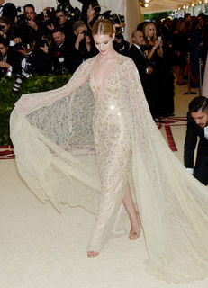 Rosie Huntington-Whiteley feet photo thumbnail
