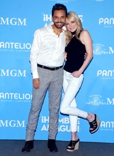 Anna Faris feet photo thumbnail