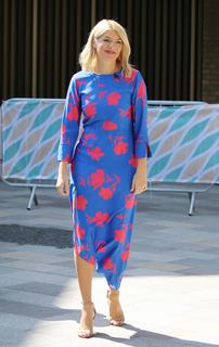 Holly Willoughby feet photo thumbnail