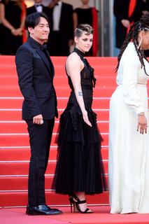 Kristen Stewart feet photo thumbnail