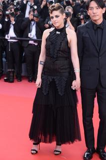 Kristen Stewart feet photo thumbnail