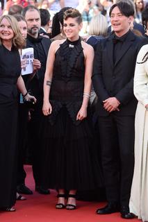 Kristen Stewart feet photo thumbnail