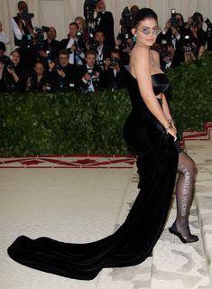 Kylie Jenner feet photo thumbnail