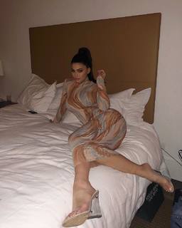Kylie Jenner feet photo thumbnail