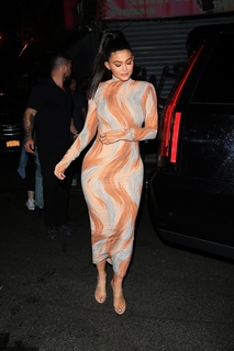 Kylie Jenner feet photo thumbnail