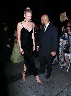 Karlie Kloss feet photo thumbnail