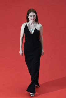 Julianne Moore feet photo thumbnail