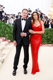 Cindy Crawford feet photo thumbnail