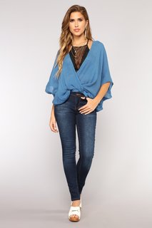 Kara Del Toro feet photo thumbnail