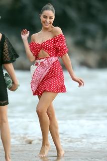 Olivia Culpo feet photo thumbnail