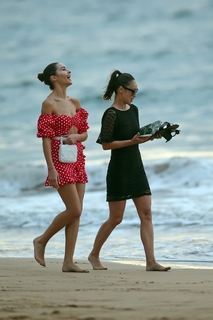 Olivia Culpo feet photo thumbnail