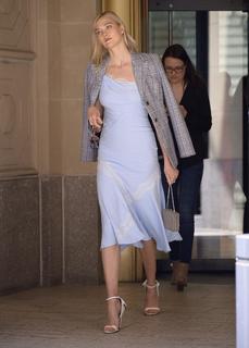 Karlie Kloss feet photo thumbnail