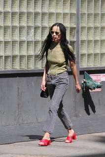 Zoë Kravitz feet photo thumbnail