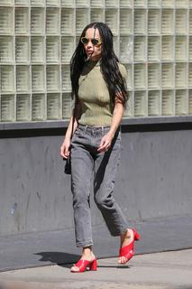 Zoë Kravitz feet photo thumbnail