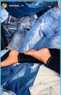 Lauren R. Wood feet photo thumbnail